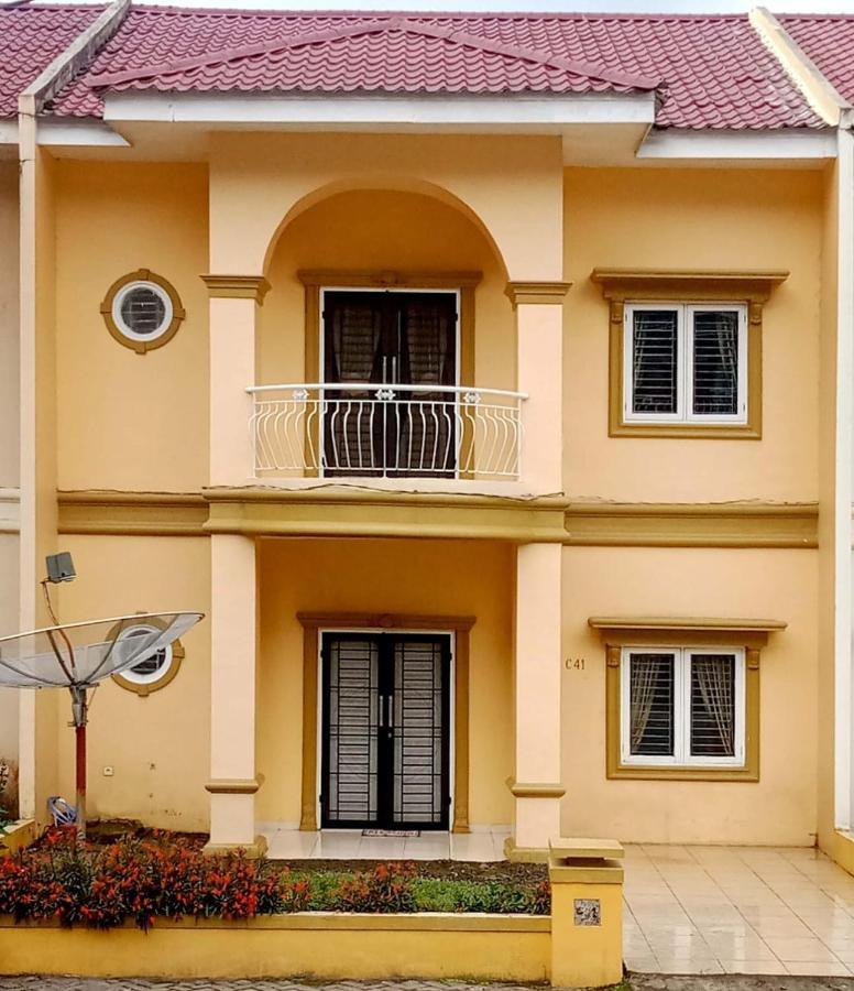 Villa Brastagi Resort Jalan Mimpin Tua Blok C No. 41 Berastagi Ngoại thất bức ảnh
