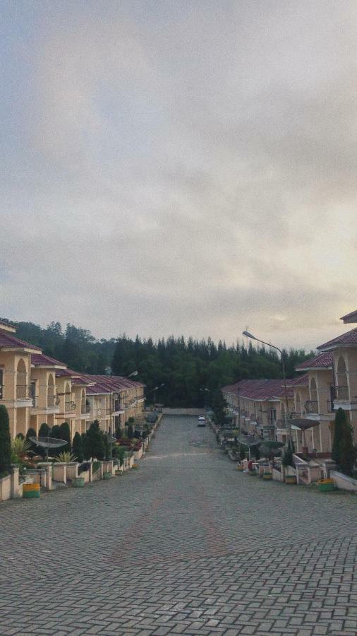 Villa Brastagi Resort Jalan Mimpin Tua Blok C No. 41 Berastagi Ngoại thất bức ảnh