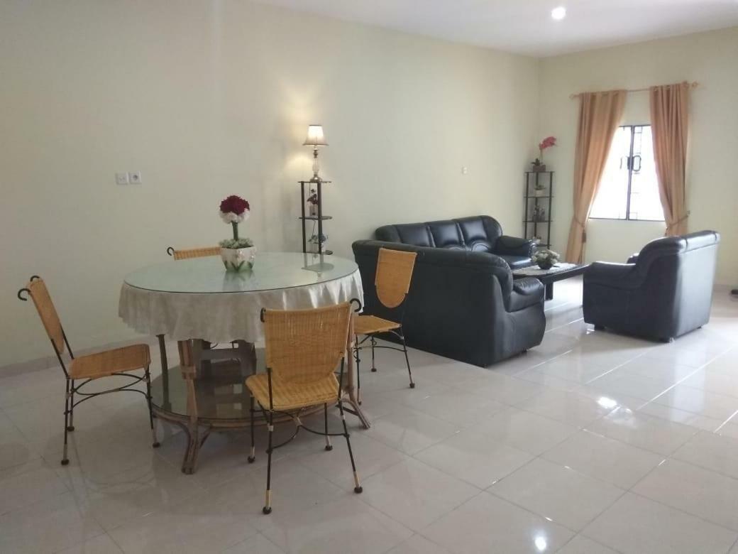 Villa Brastagi Resort Jalan Mimpin Tua Blok C No. 41 Berastagi Ngoại thất bức ảnh