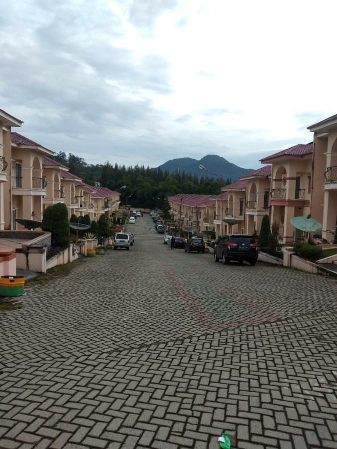 Villa Brastagi Resort Jalan Mimpin Tua Blok C No. 41 Berastagi Ngoại thất bức ảnh