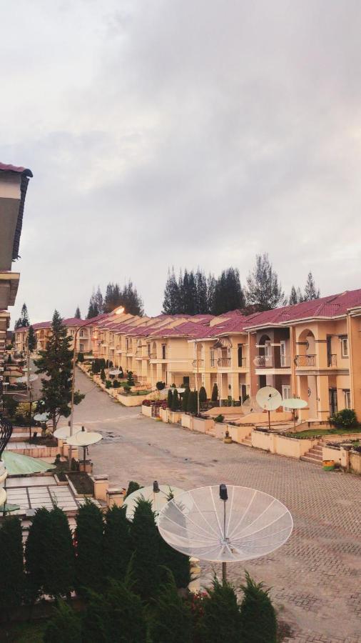 Villa Brastagi Resort Jalan Mimpin Tua Blok C No. 41 Berastagi Ngoại thất bức ảnh